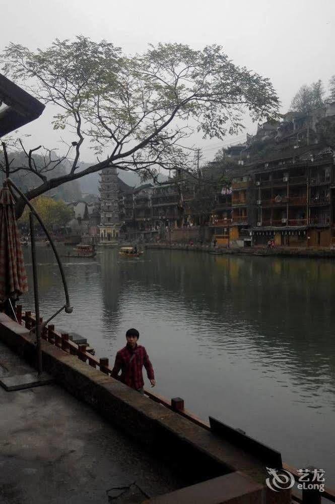 Fenghuang Waitin For You Inn Экстерьер фото